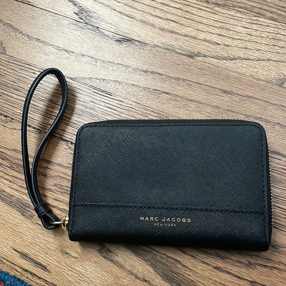 Marc Jacobs Saffiano Zip Wristlet Wallet